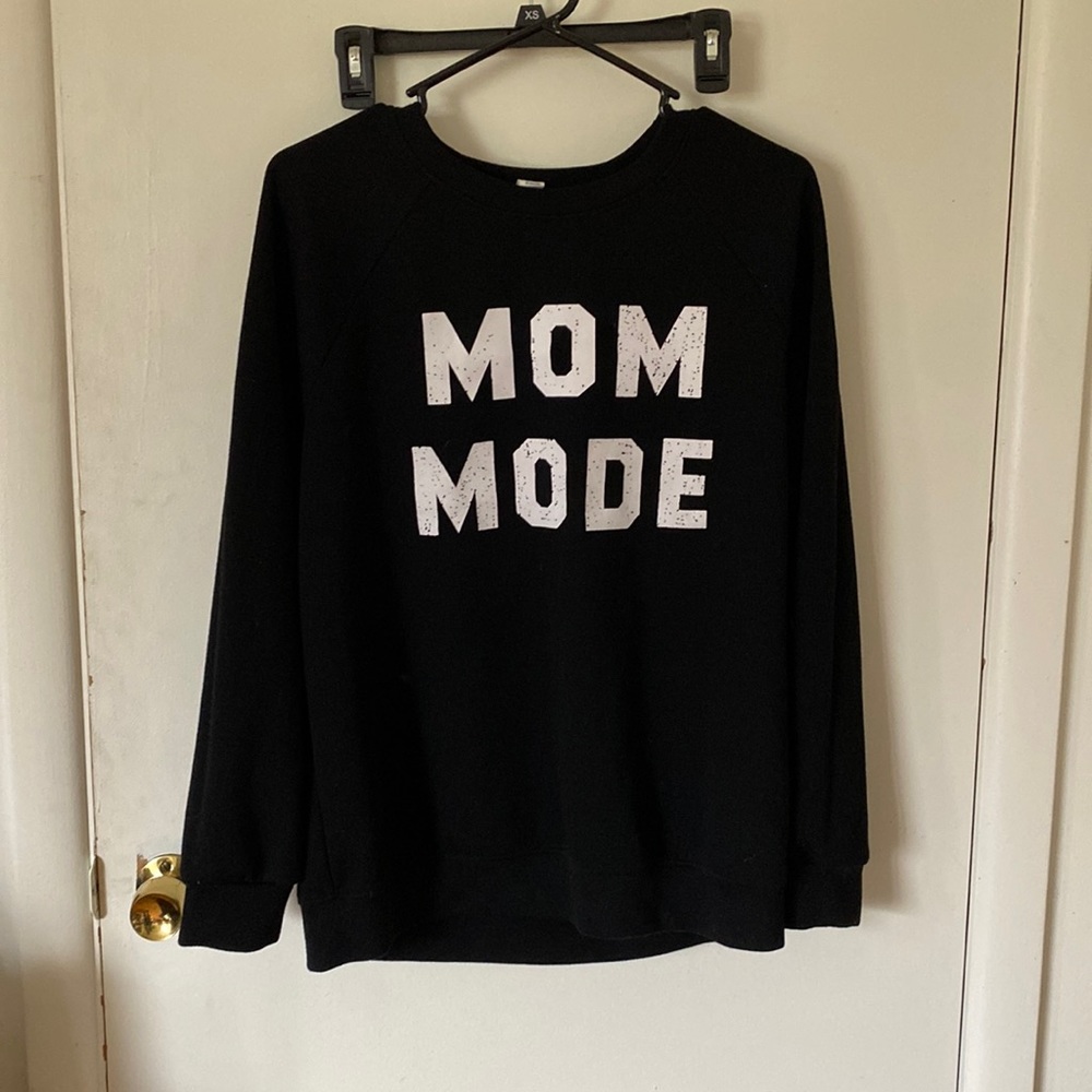 Light crew neck sweater.